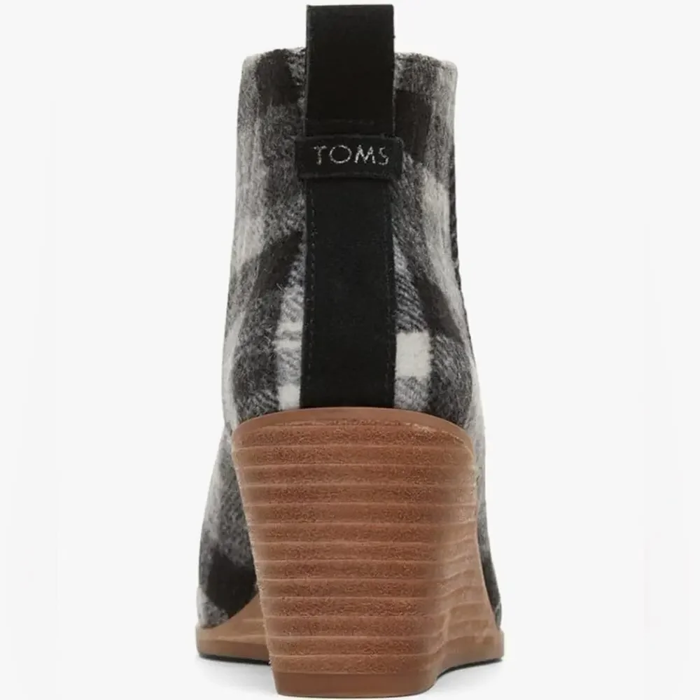 NEW TOMS CLARE BOOTS Flannel Plaid Ankle Booties Black Gray Sz 8